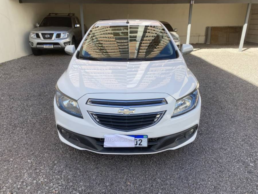 CHEVROLET - ONIX - 2013/2014 - Branca - R$ 51.900,00