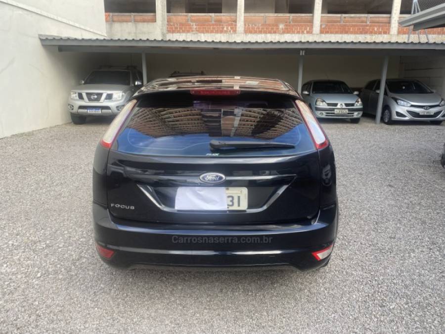 FORD - FOCUS - 2010/2011 - Preta - R$ 39.900,00