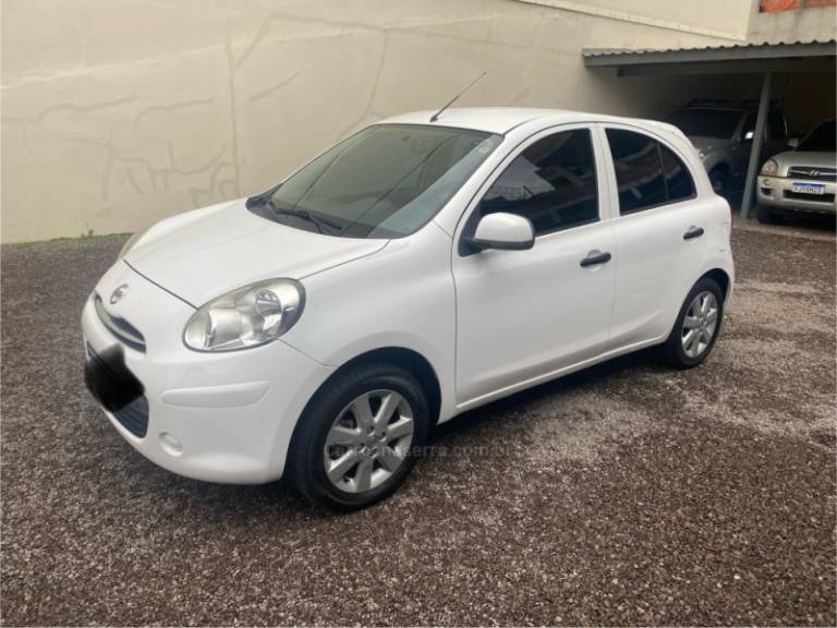 NISSAN - MARCH - 2012/2013 - Branca - R$ 36.900,00