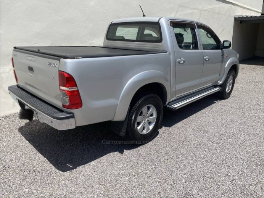TOYOTA - HILUX - 2014/2014 - Prata - R$ 120.900,00