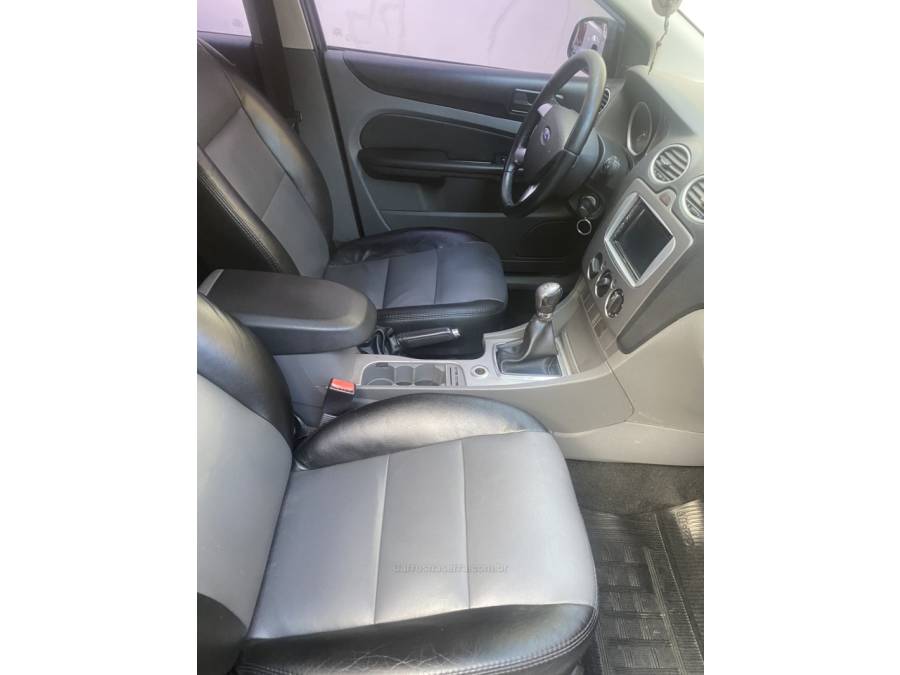 FORD - FOCUS - 2010/2011 - Preta - R$ 39.900,00
