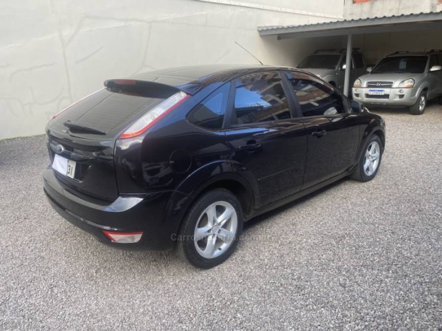 FORD - FOCUS - 2010/2011 - Preta - R$ 39.900,00