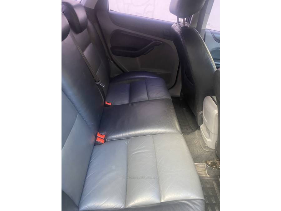 FORD - FOCUS - 2010/2011 - Preta - R$ 39.900,00