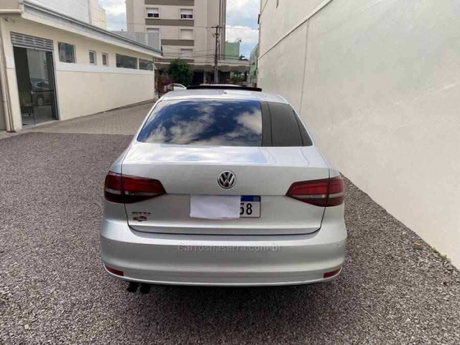 VOLKSWAGEN - JETTA - 2016/2016 - Prata - R$ 75.900,00