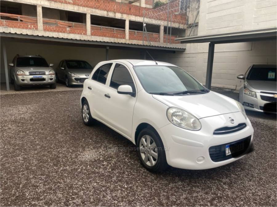 NISSAN - MARCH - 2012/2013 - Branca - R$ 36.900,00