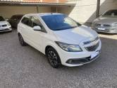 CHEVROLET - ONIX - 2013/2014 - Branca - R$ 51.900,00