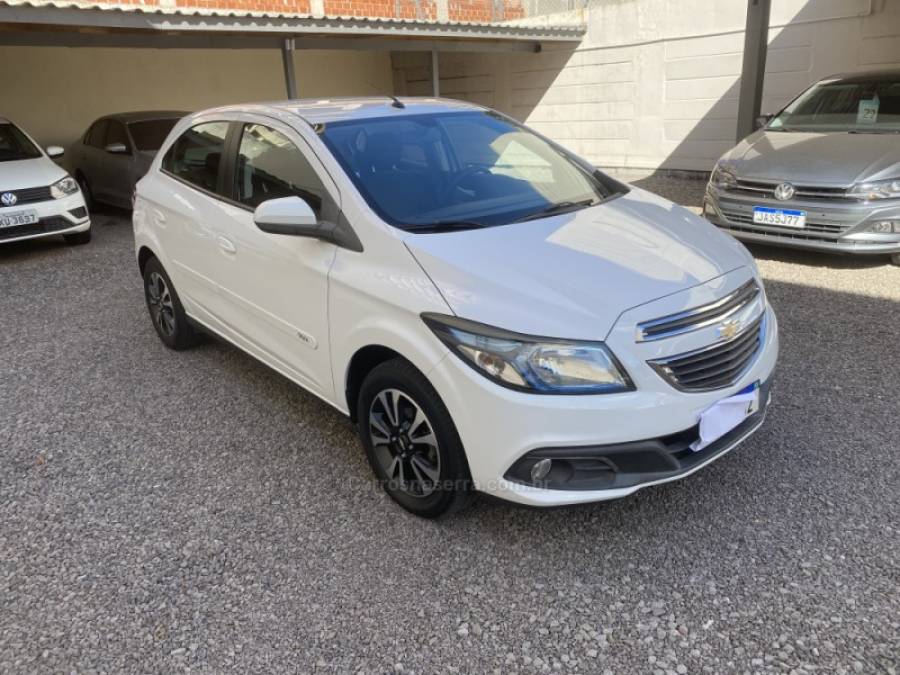 CHEVROLET - ONIX - 2013/2014 - Branca - R$ 51.900,00
