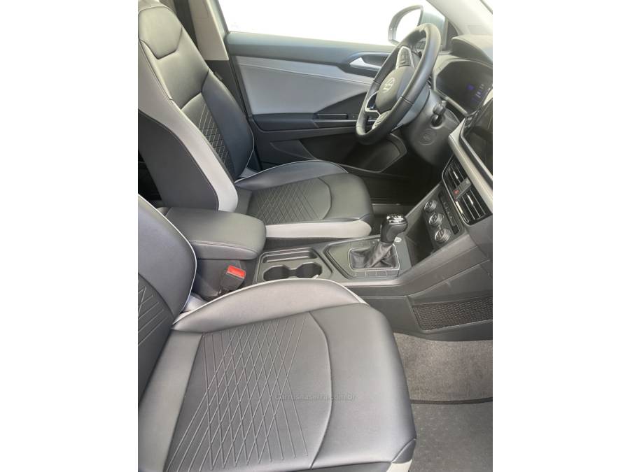 VOLKSWAGEN - TAOS - 2022/2022 - Prata - R$ 129.900,00