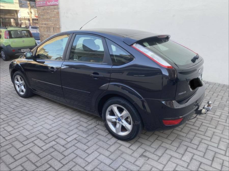 FORD - FOCUS - 2011/2012 - Preta - R$ 42.900,00