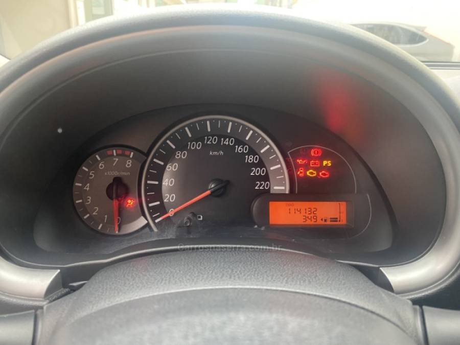 NISSAN - MARCH - 2012/2013 - Branca - R$ 36.900,00