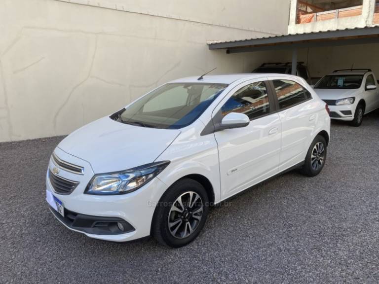 CHEVROLET - ONIX - 2013/2014 - Branca - R$ 51.900,00