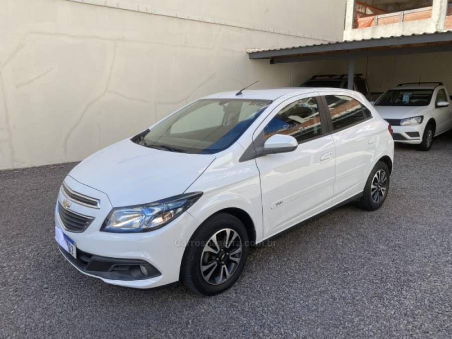CHEVROLET - ONIX - 2013/2014 - Branca - R$ 51.900,00