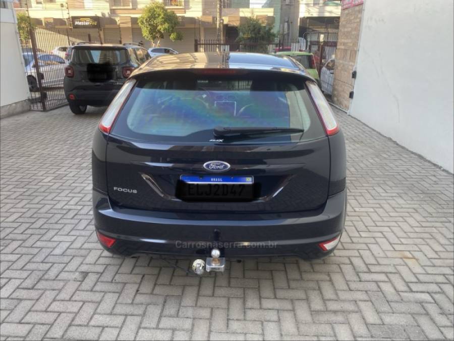FORD - FOCUS - 2011/2012 - Preta - R$ 42.900,00