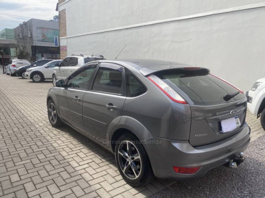 FORD - FOCUS - 2012/2012 - Cinza - R$ 42.900,00