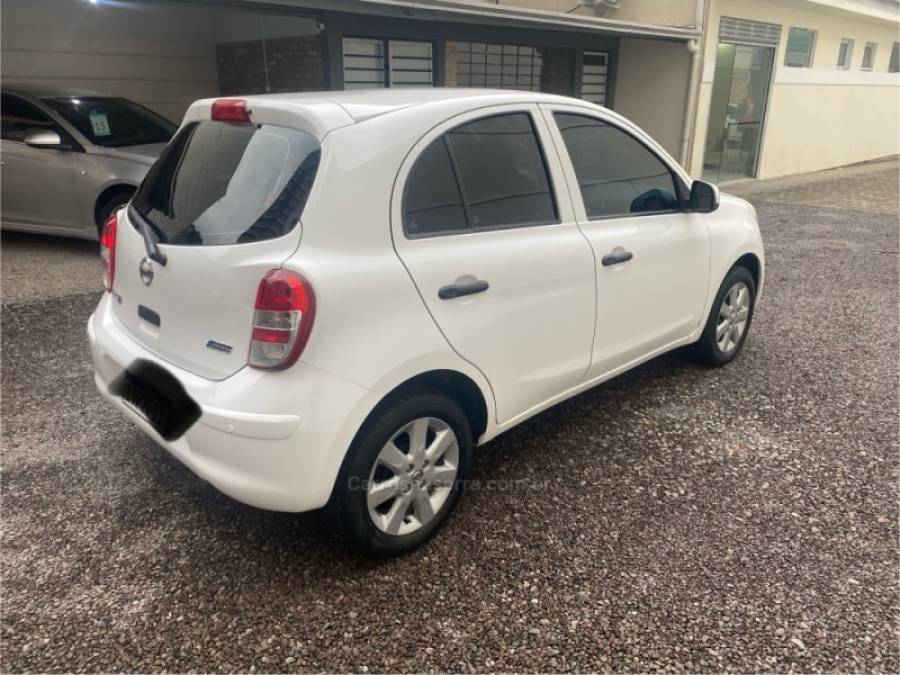 NISSAN - MARCH - 2012/2013 - Branca - R$ 36.900,00