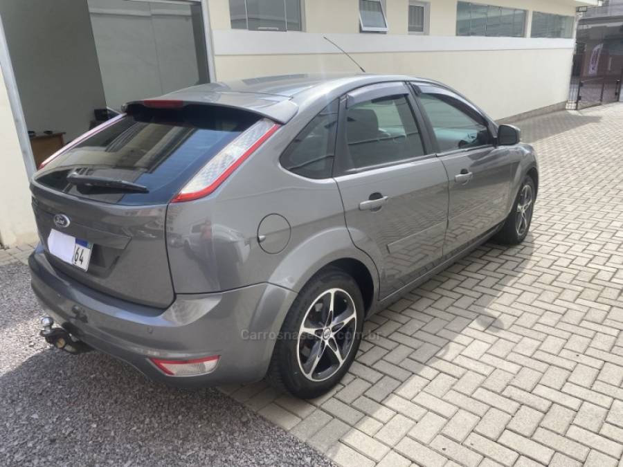 FORD - FOCUS - 2012/2012 - Cinza - R$ 42.900,00