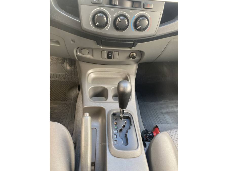 TOYOTA - HILUX - 2014/2014 - Prata - R$ 120.900,00