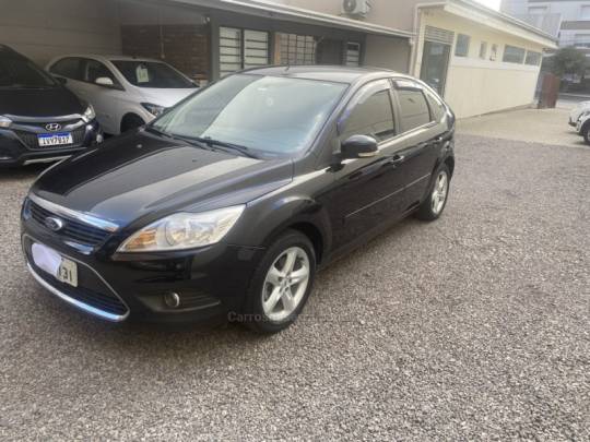 FORD - FOCUS - 2010/2011 - Preta - R$ 39.900,00