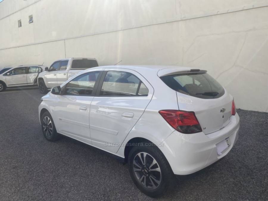 CHEVROLET - ONIX - 2013/2014 - Branca - R$ 51.900,00