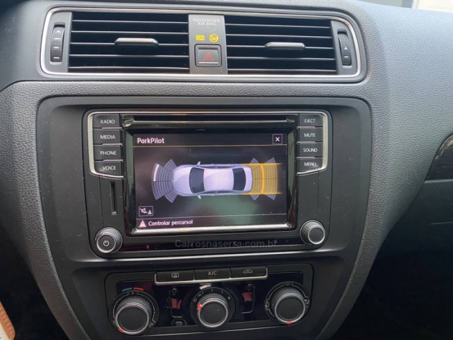 VOLKSWAGEN - JETTA - 2016/2016 - Prata - R$ 75.900,00