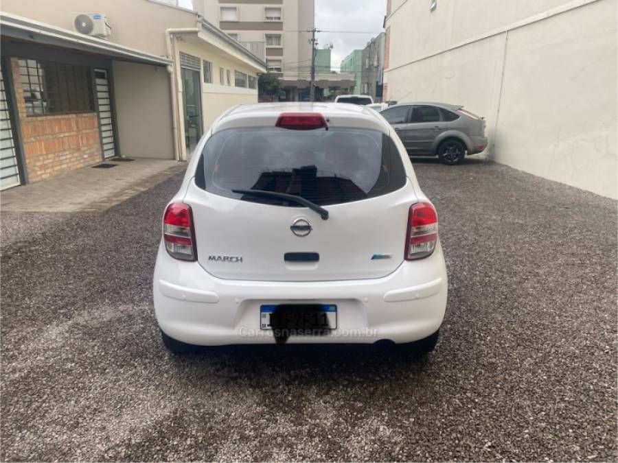 NISSAN - MARCH - 2012/2013 - Branca - R$ 36.900,00