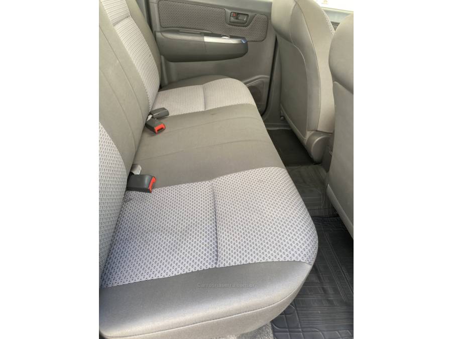 TOYOTA - HILUX - 2014/2014 - Prata - R$ 120.900,00