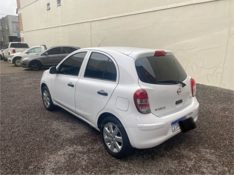 NISSAN - MARCH - 2012/2013 - Branca - R$ 36.900,00