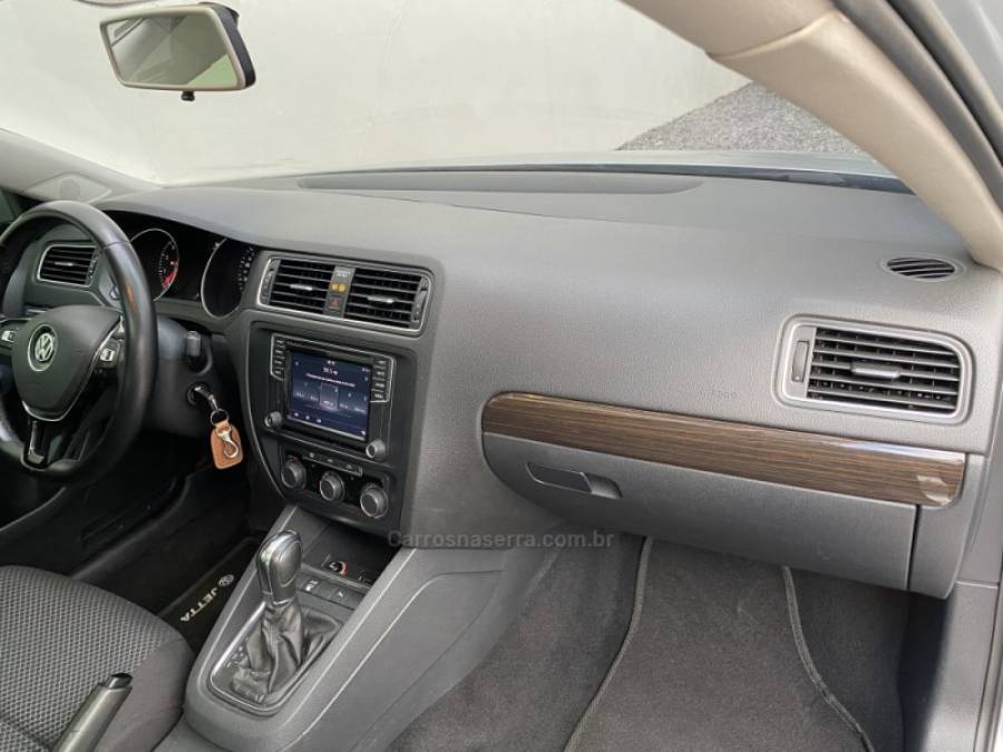 VOLKSWAGEN - JETTA - 2016/2016 - Prata - R$ 75.900,00