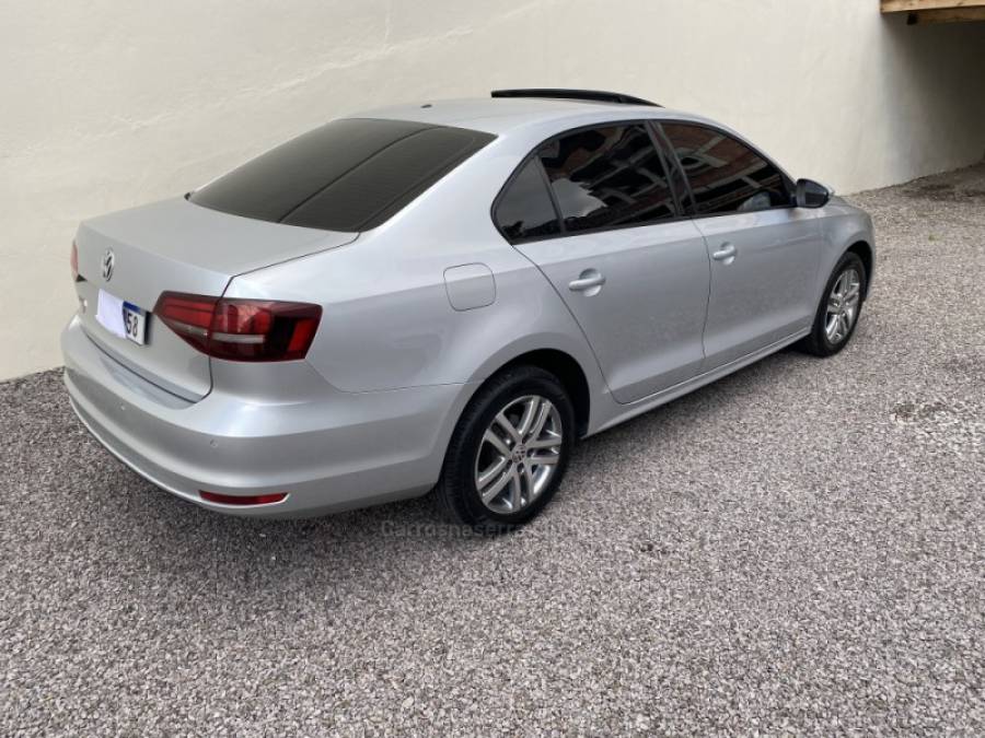 VOLKSWAGEN - JETTA - 2016/2016 - Prata - R$ 75.900,00