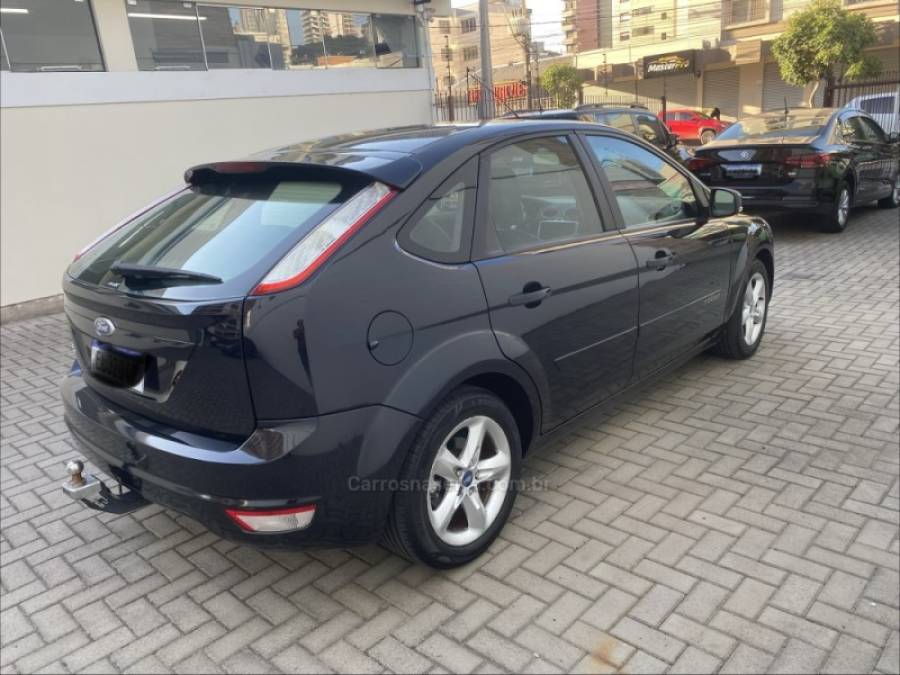FORD - FOCUS - 2011/2012 - Preta - R$ 42.900,00