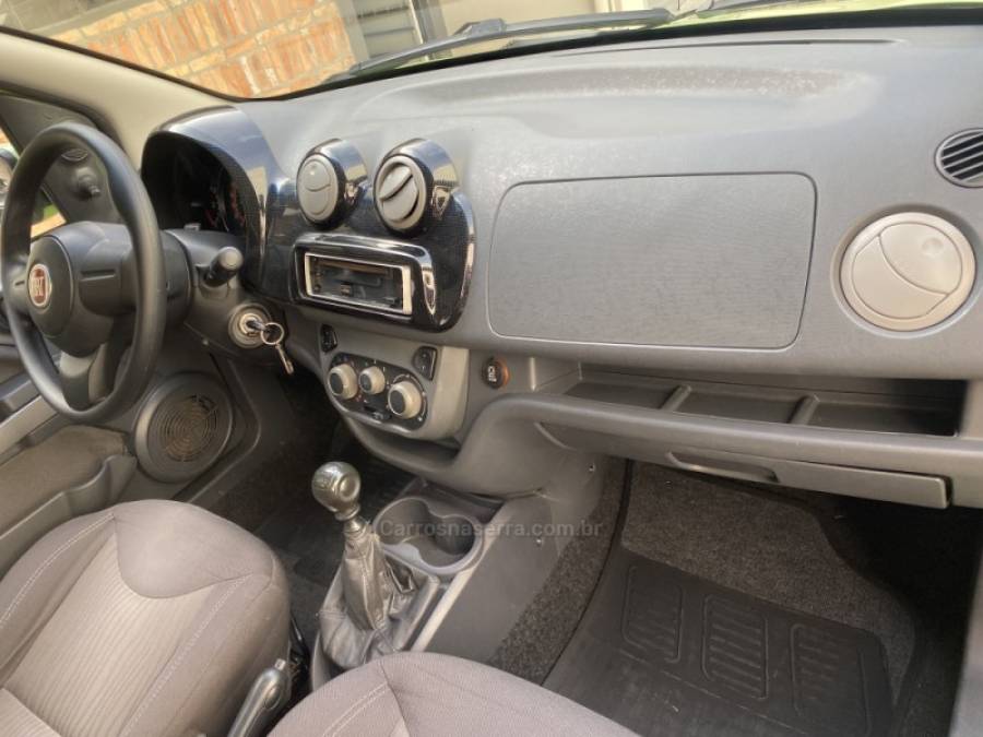 FIAT - UNO - 2011/2012 - Verde - R$ 32.900,00